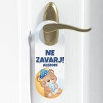 Maci fiús ajtó kilincs tábla