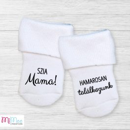 Szia mama hamarosan találkozunk - baba bejelentő zoknik