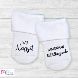 Szia nagyi hamarosan találkozunk - baba bejelentő zoknik