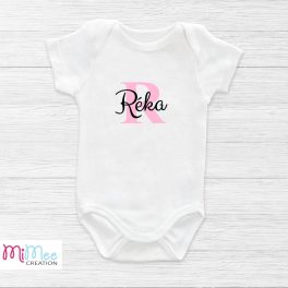 Baba body névvel és kiemelt kezdőbetűvel