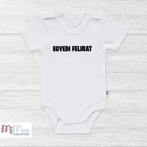 Baba érkezés bejelentő body egyedi felirattal