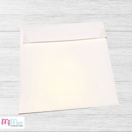Fehér négyzetes metálos gyöngy színű boríték